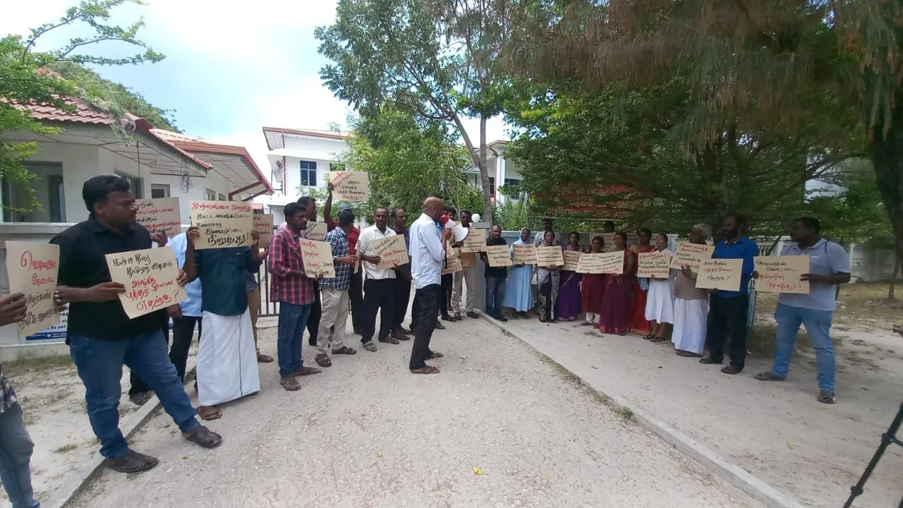 பெளத்த மயமாக்கலுக்கு எதிராக நெடுந்தீவில் கவனயீர்ப்புப் போராட்டம்!