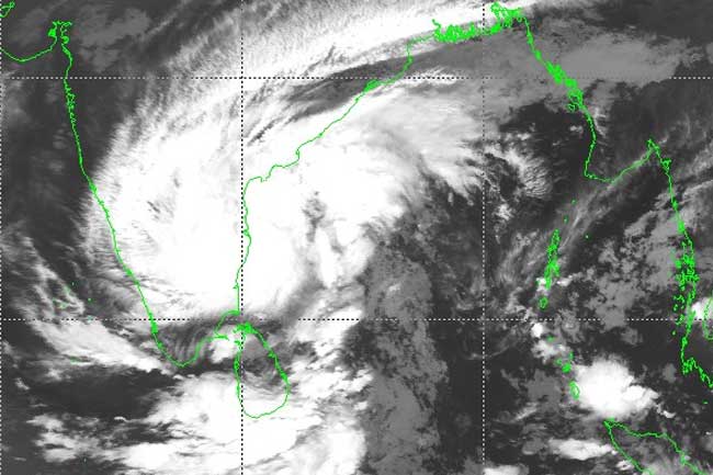 மிக்ஜாம் சூறாவளி தமிழகத்தை நோக்கி நகர்கிறது : இலங்கையில் இடியுடன் கூடிய மழைக்குச் சாத்தியம்!