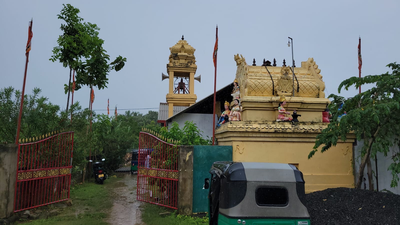 பூசகரைக் கட்டிவைத்து பட்டப்பகலில் கொள்ளை : கைதடியில் சம்பவம்!