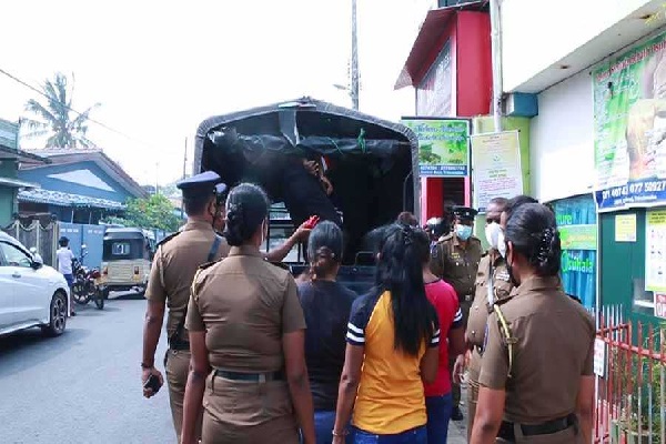 மசாஜ் நிலையம் என்ற போர்வையில் விபச்சார விடுதி ; தாய்லாந்து பெண்கள் உட்பட 10 பேர் கைது!