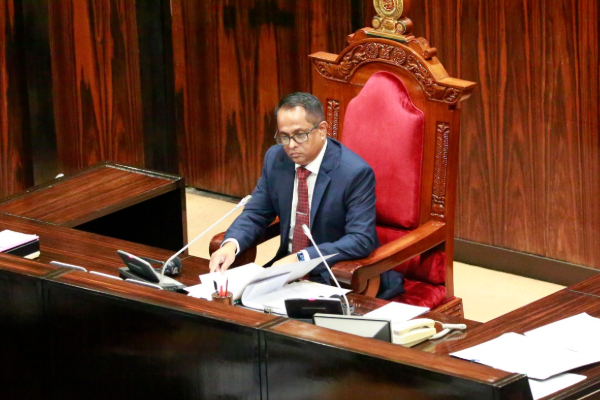 பாதுகாப்பு பிரதி அமைச்சருக்கு எதிரான நம்பிக்கையில்லாத் தீர்மானத்தை ஏற்றுக்கொள்ள முடியாது – நாடாளுமன்றத்தில் சபாநாயகர் விளக்கம்!